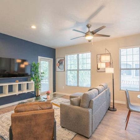Appartement Posh 2Bd - Midtown - Gym, Pool, W-D, Parking - Sleeps 8 à Phoenix Extérieur photo