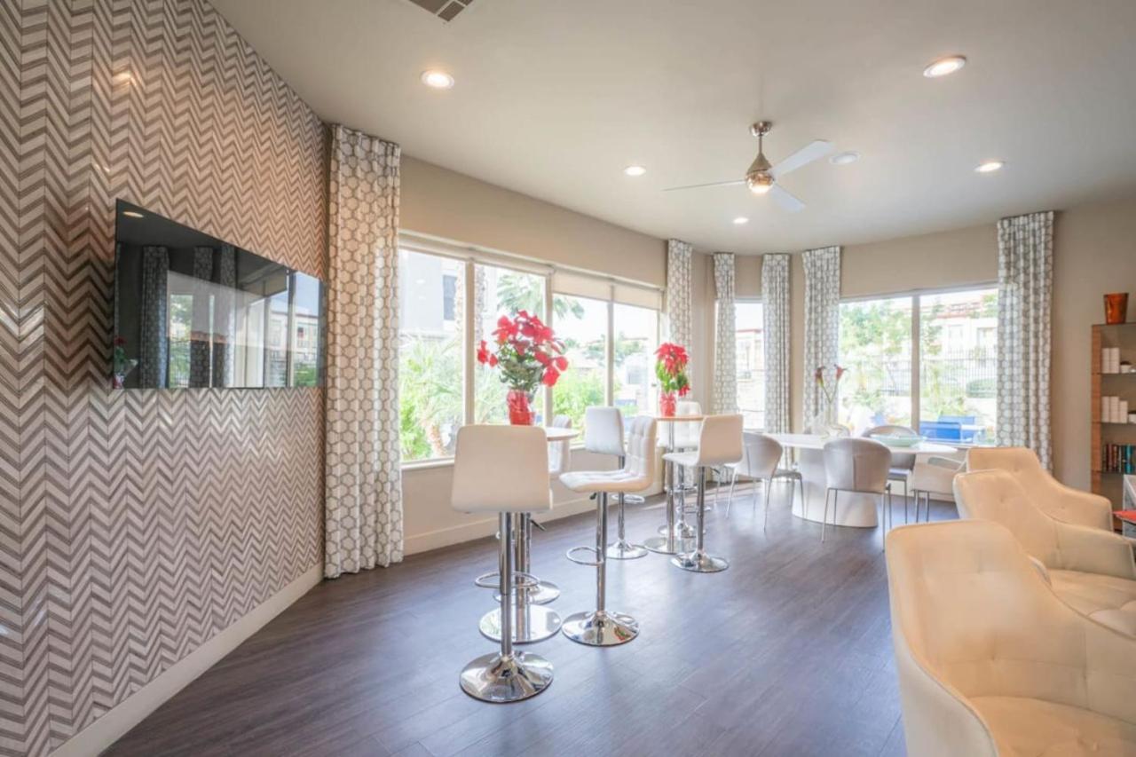 Appartement Posh 2Bd - Midtown - Gym, Pool, W-D, Parking - Sleeps 8 à Phoenix Extérieur photo